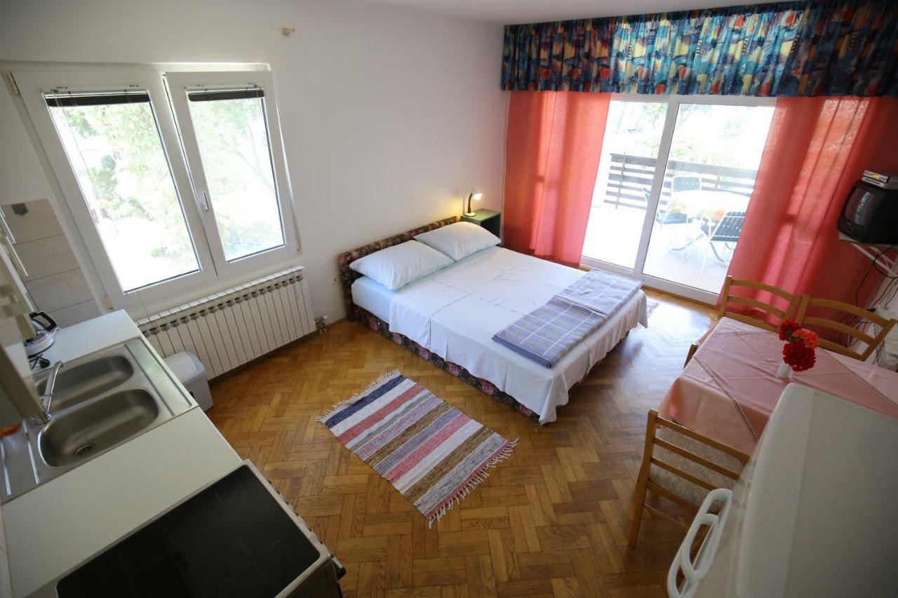 Apartments Paleka 돈제페트레케인 외부 사진